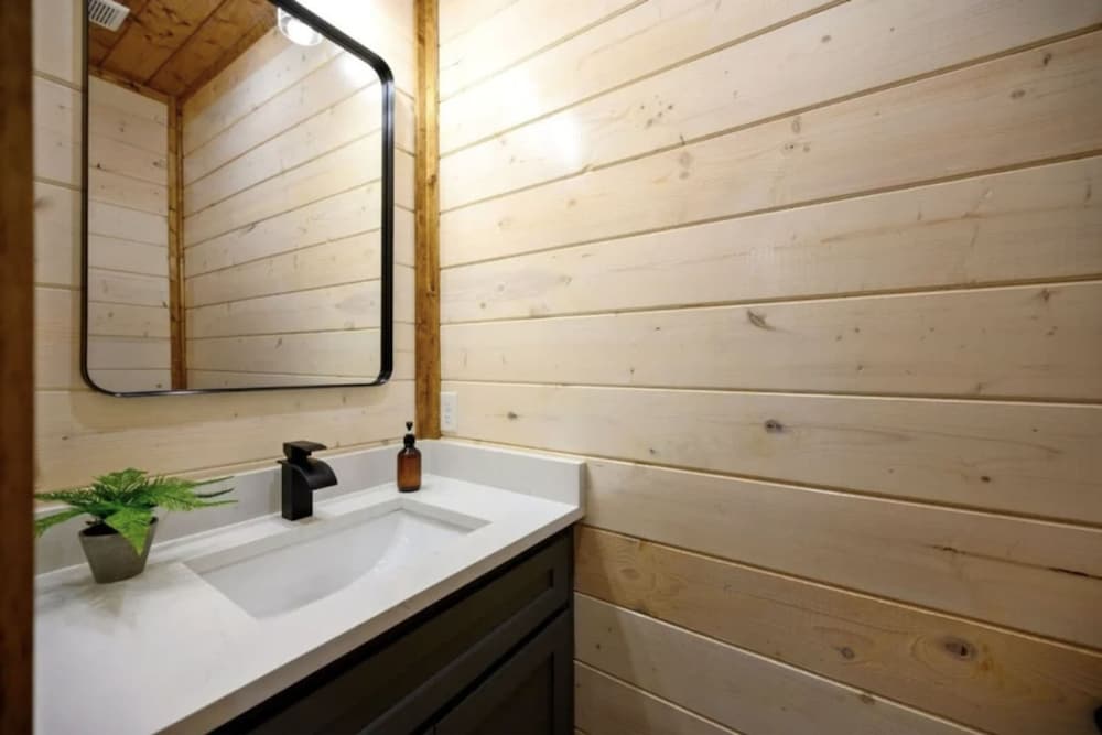 Whispering Winds Luxury Cabin in Hochatown
