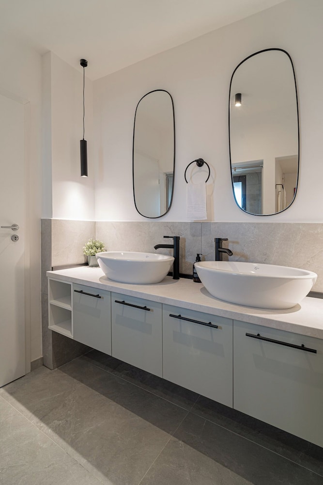 Contemporary 3-Bedroom Lofts - Modern Touches Meet Classic Elegance by Calea Victoriei