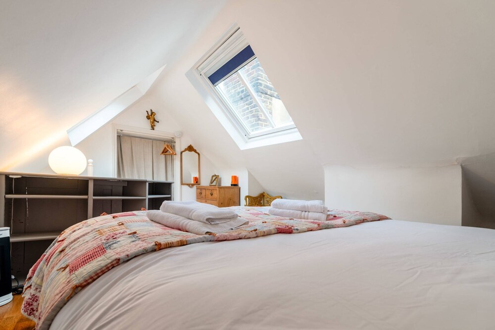 Character Cottage In Historic Hampstead