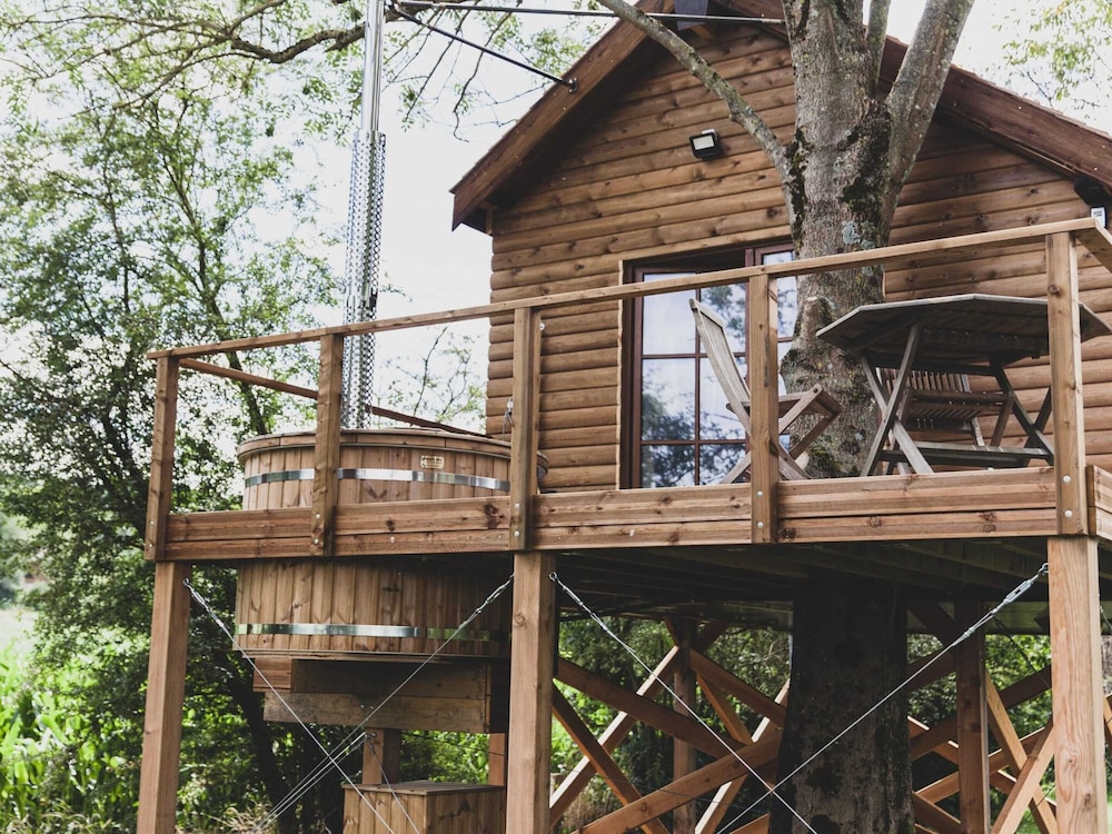 Romantic Woodland Chalet
