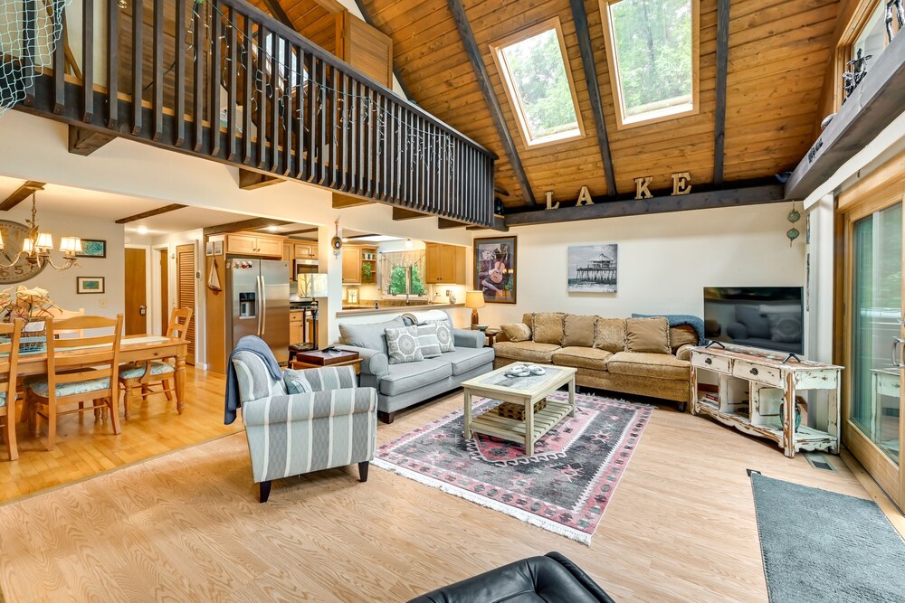 Tolland Cabin w/ Private Hot Tub & Grill!