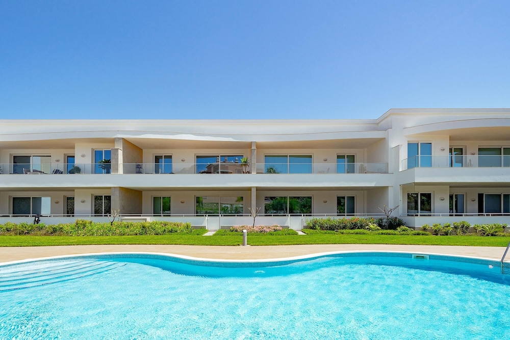 Fresh New Premium Lagos Apartment by Ideal Homes view 4