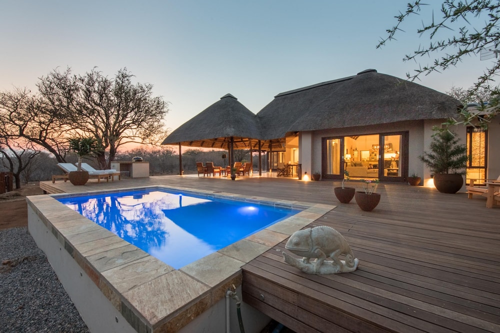 Villa Lethabo Elegance Amidst Majestic Old Trees view 4