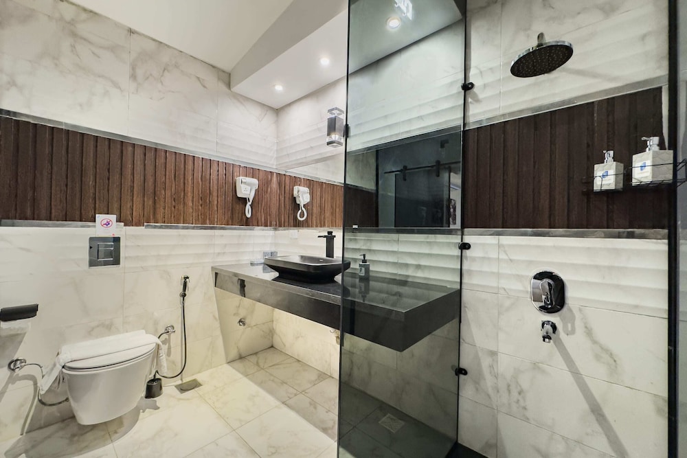 Posh & Panoramic 2bdr Rooftop 5 Min To Airport