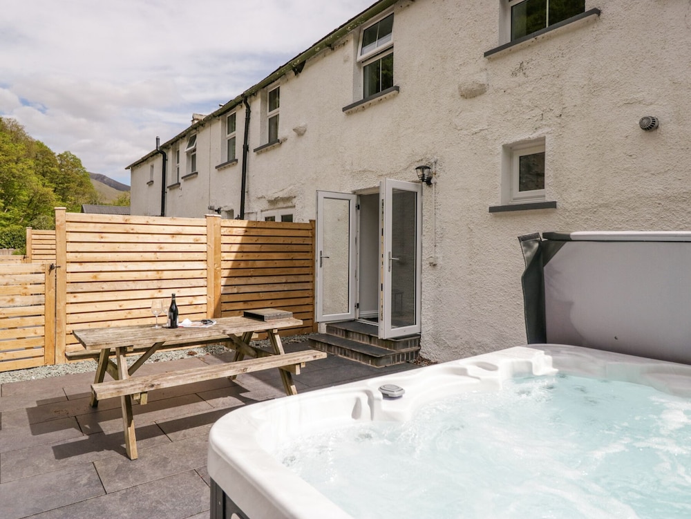 Riverside Cottage No 3