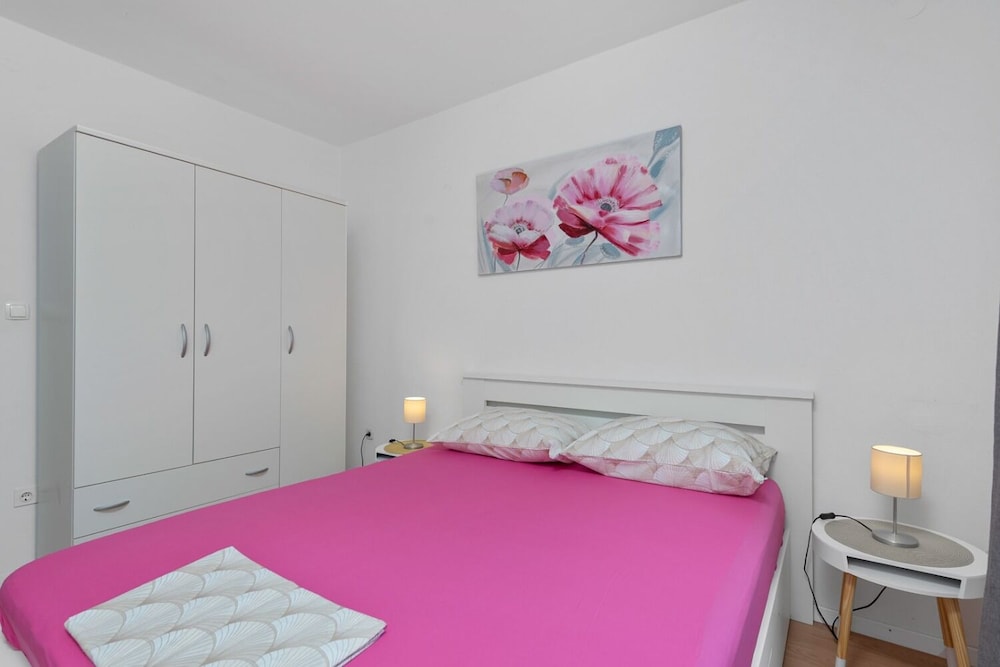 Uga2 - 70m From the Beach - A4-veliki