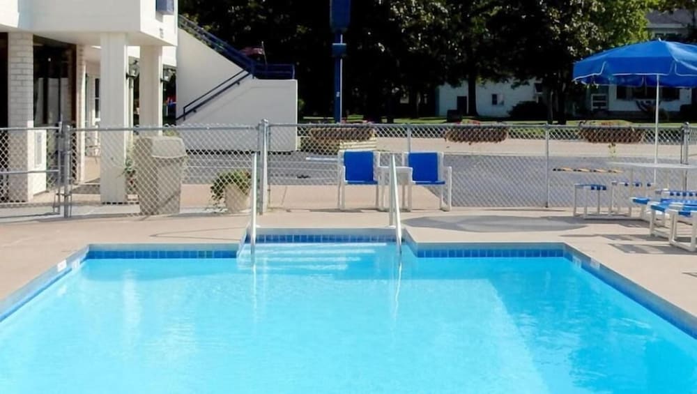 Wisconsin Dells Vacations - Fields Park Motel - Property Image 5