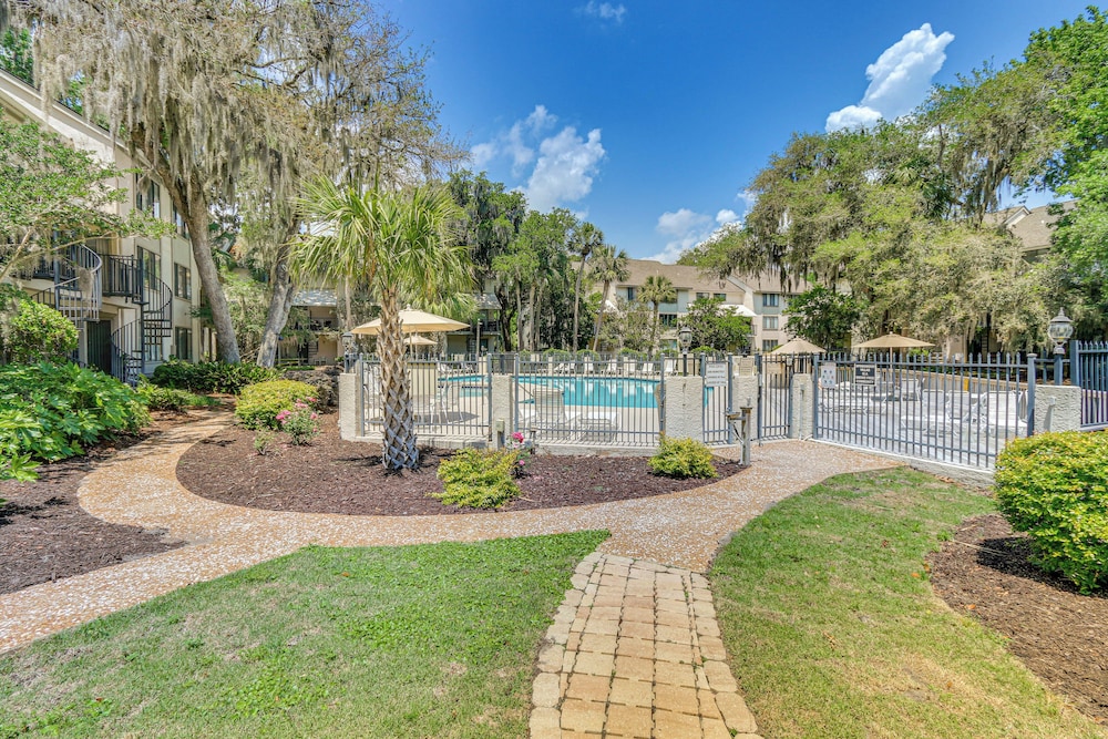 Walk to Beach: Bright Hilton Head Island Villa!