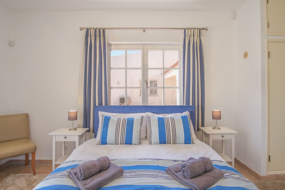 Vale Verde in Lagos With 6 Bedrooms and 4 Bathrooms