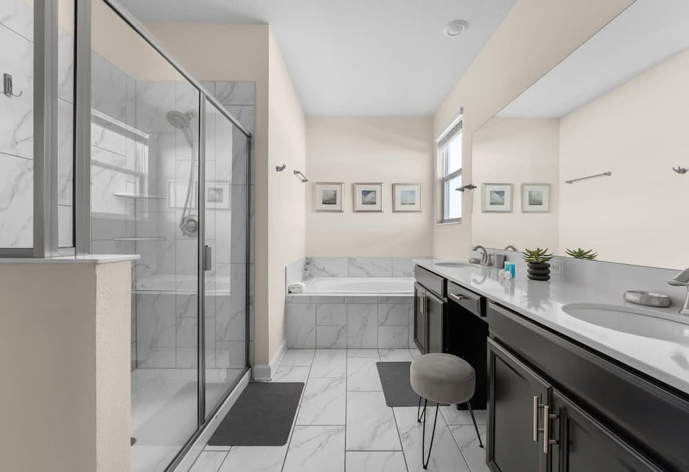 Exclusive Luxe Single Family 6 BR Sl2765