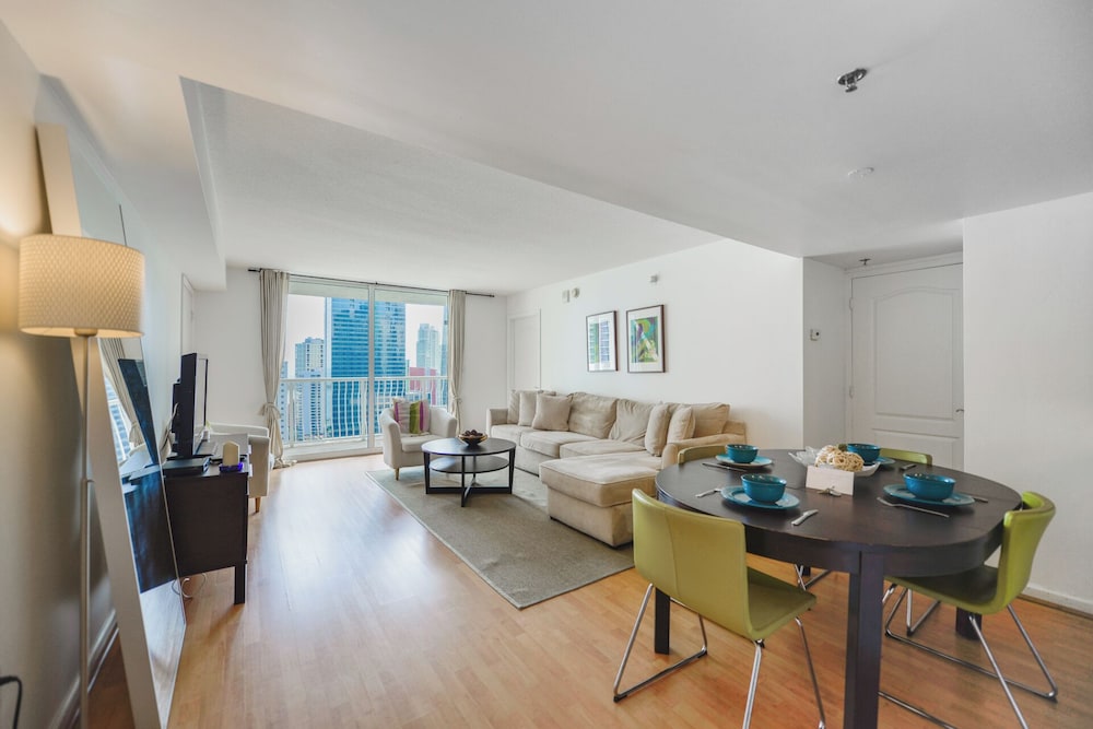 Sky High 31st Floor Condo W Parking