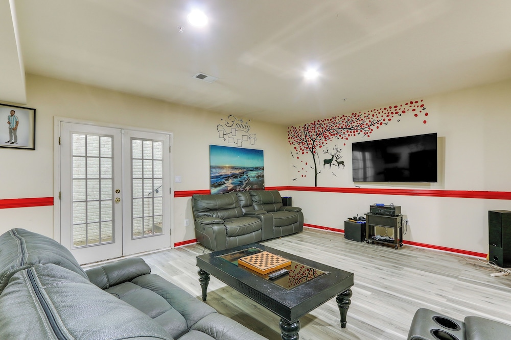 Clarksburg Getaway Near DC + Baltimore Sights!