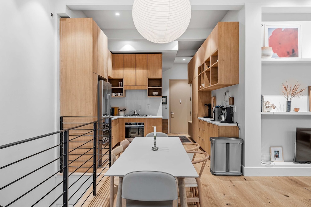 Havemeyer by Rove Travel Duplex Loft w Terrace
