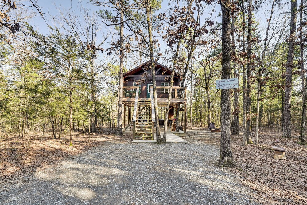 'bluebird Treehouse' Near Kiamichi Mtns w/ Hot Tub