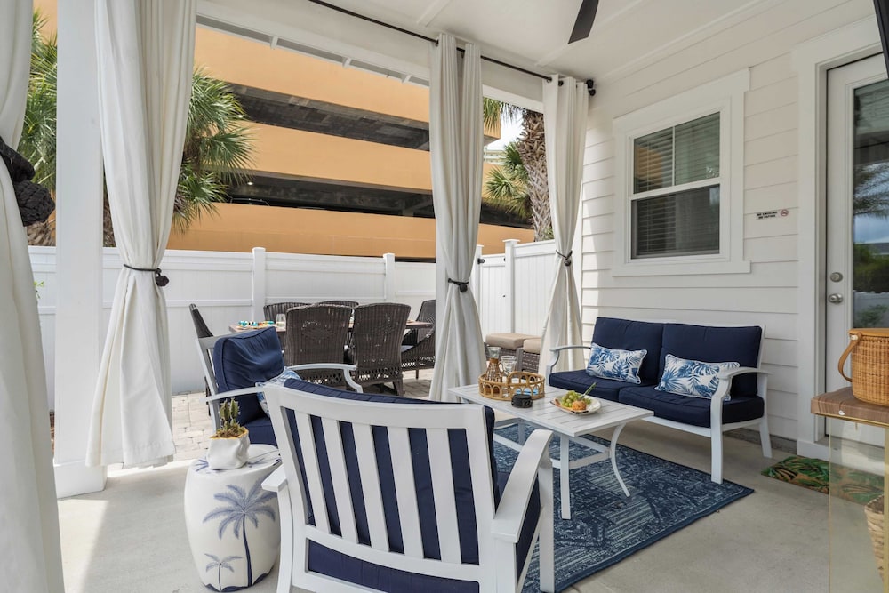Pool, Patio & Outdoor Dining + Walk to Shore, Pier Park Sanctuary on Sands