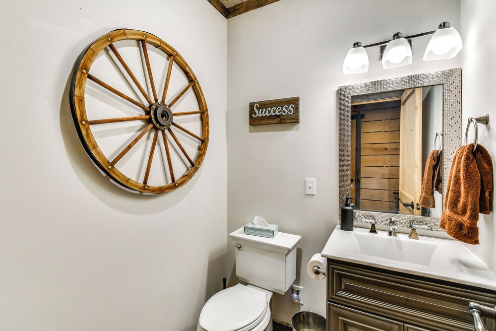 Perfect for Families: Custom-built Harrison Cabin!