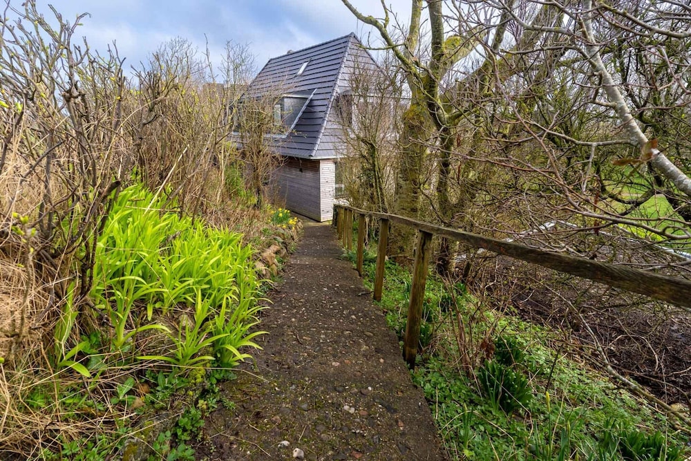 Apartment Near North Sea Dike With Garden