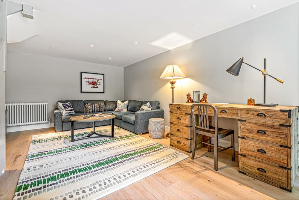 Honeypot Cottage - From 500 Per Night