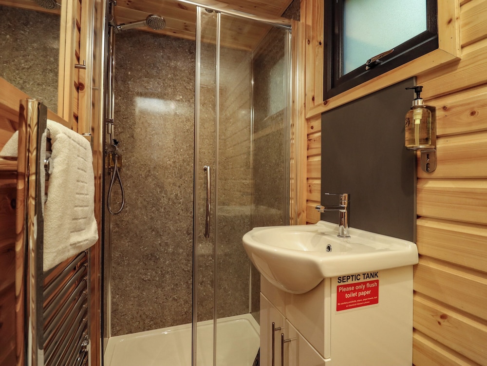 The Shepherds Hut at Bridge Lake Farm & Fishery