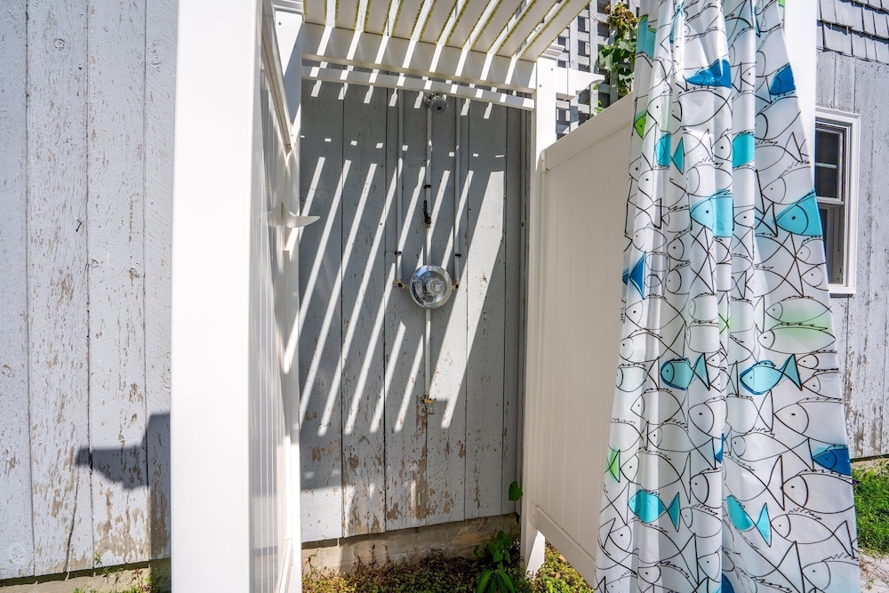 Beachwood Getaway Sleeps 10!