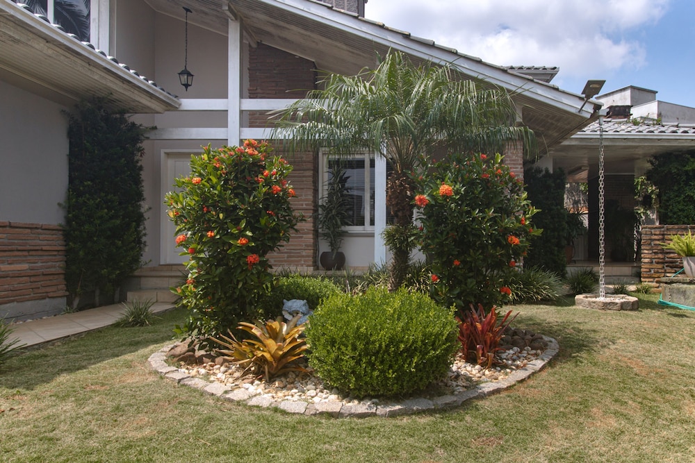 Casa com Piscina Churrasq e Wi-fi em Crici ma SC