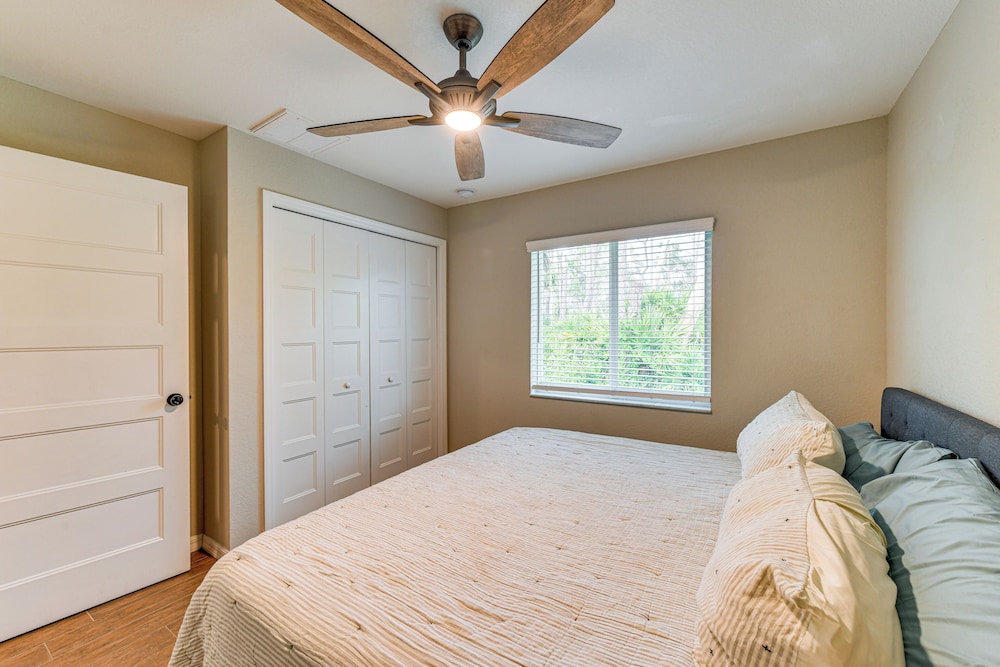 3 Mi to Public Beach: Port Charlotte Getaway!