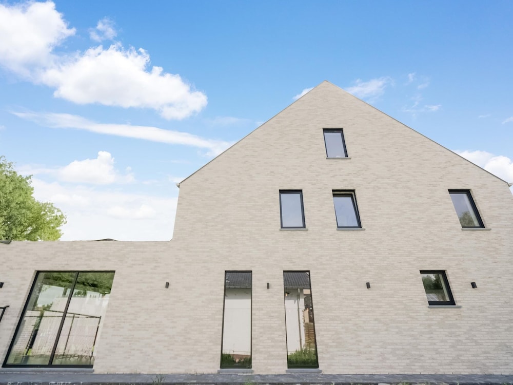 Modern Holiday Home in Ronse With Garden