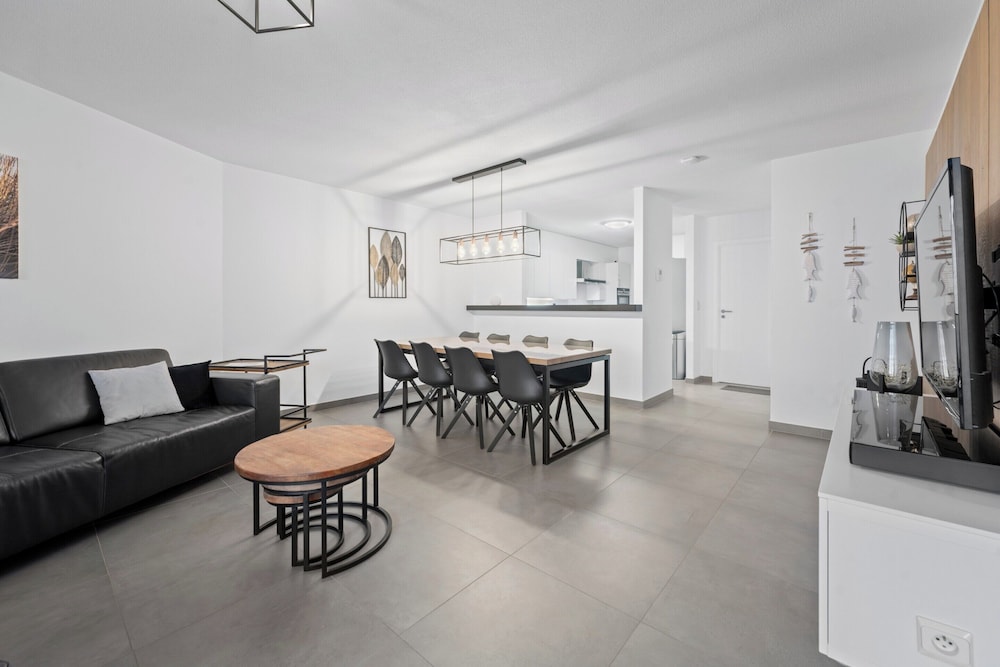 Pretty Apartment With sea View