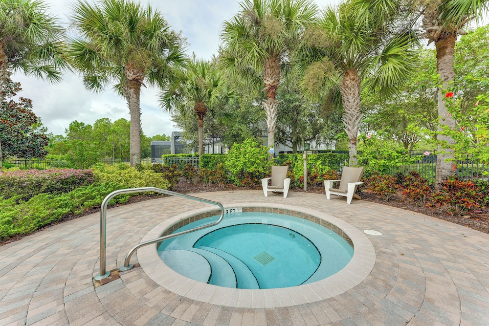 Themed Rooms, Pool & More! Custom Davenport Villa