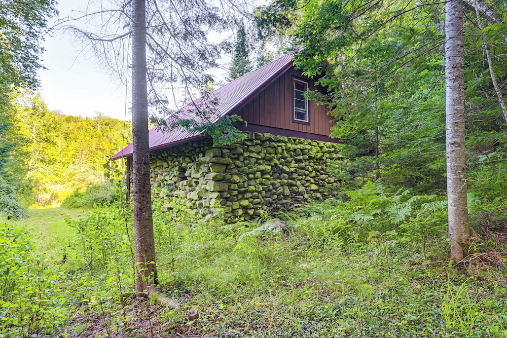 Hike, Raft, Ski & More: Cozy Cabin in Johnsburg!