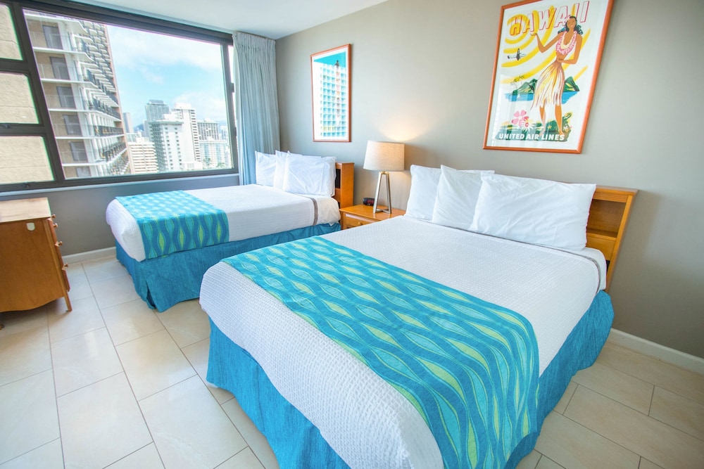 Waikiki Banyan - Ocean View Tower 1 Suite 2210 view 3