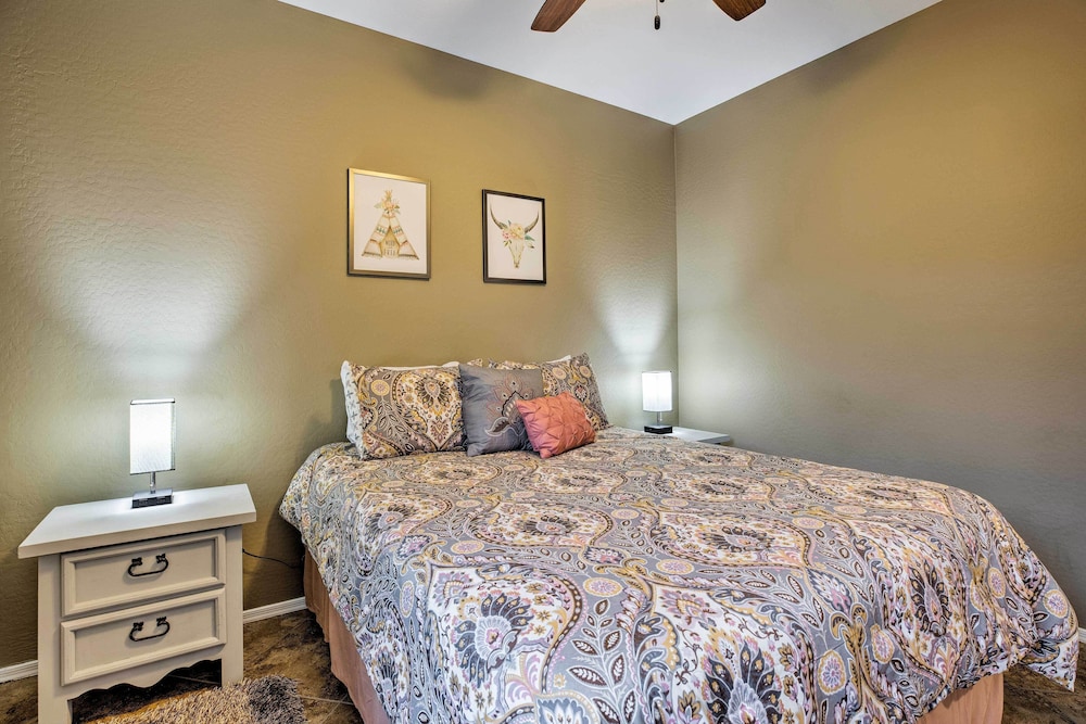 Family Home w/ Pool, BBQ & Fire Pit in Goodyear view 5