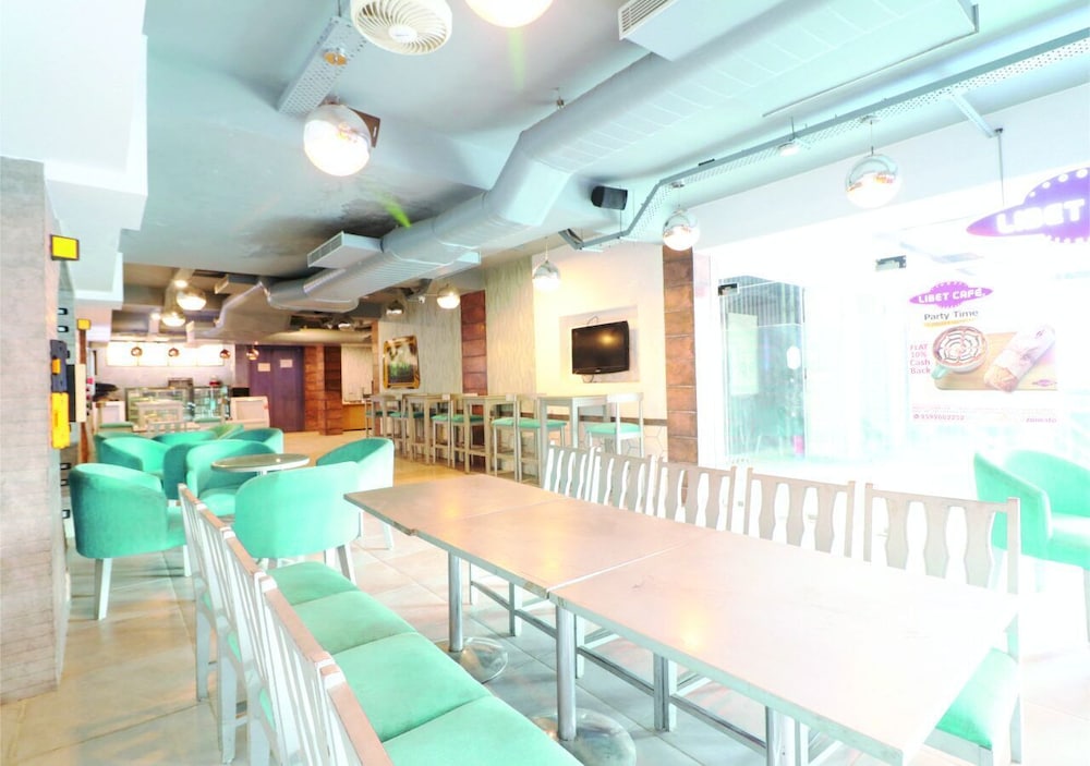 Food & Beverage