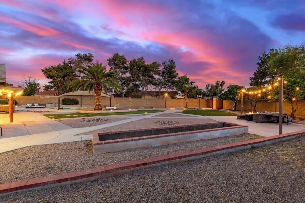 Chandler oasis with pool & hot tub