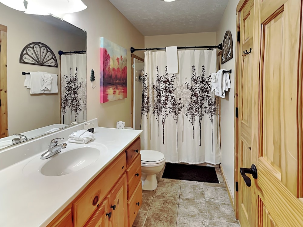 Smoky Bear Hideaway by Jackson Mountain Rentals