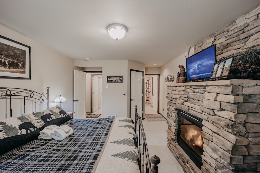 89GS - Hot Tub - Pets Ok - WiFi - Sleeps 4 view 3
