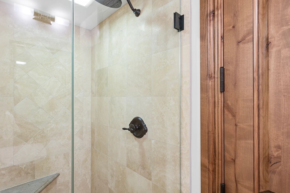Grand Lodge - Four Bedroom #306 - Ski-in/ski-out 4 Condo