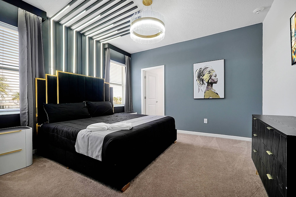 Luxury and Sophisticated 15 BR Ensuite