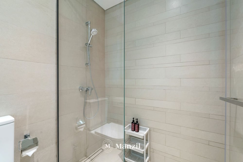 1BR Apt Near Downtown Dubai Pool Skyline Views