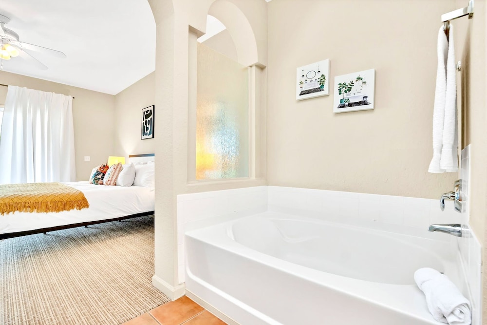 3BR Condo - Pool Hot Tub Sauna - Near Disney