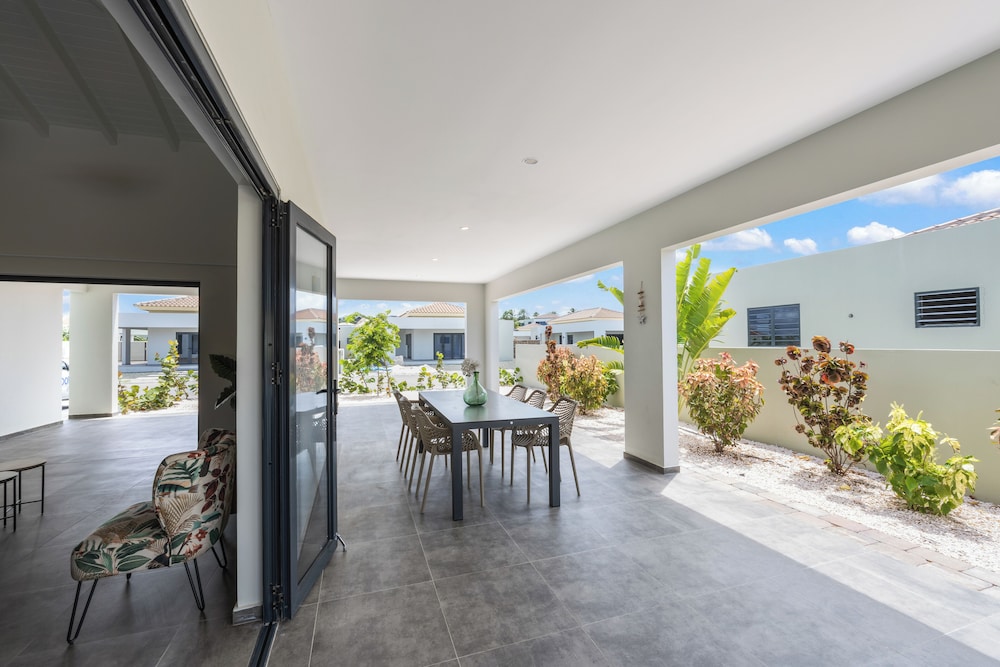 Villa Jasmijn with private pool, at Mambo Beach