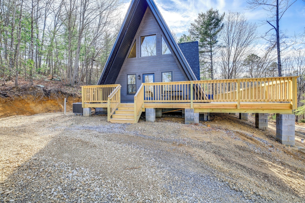 Wytheville A-frame Cabin w/ Wraparound Deck