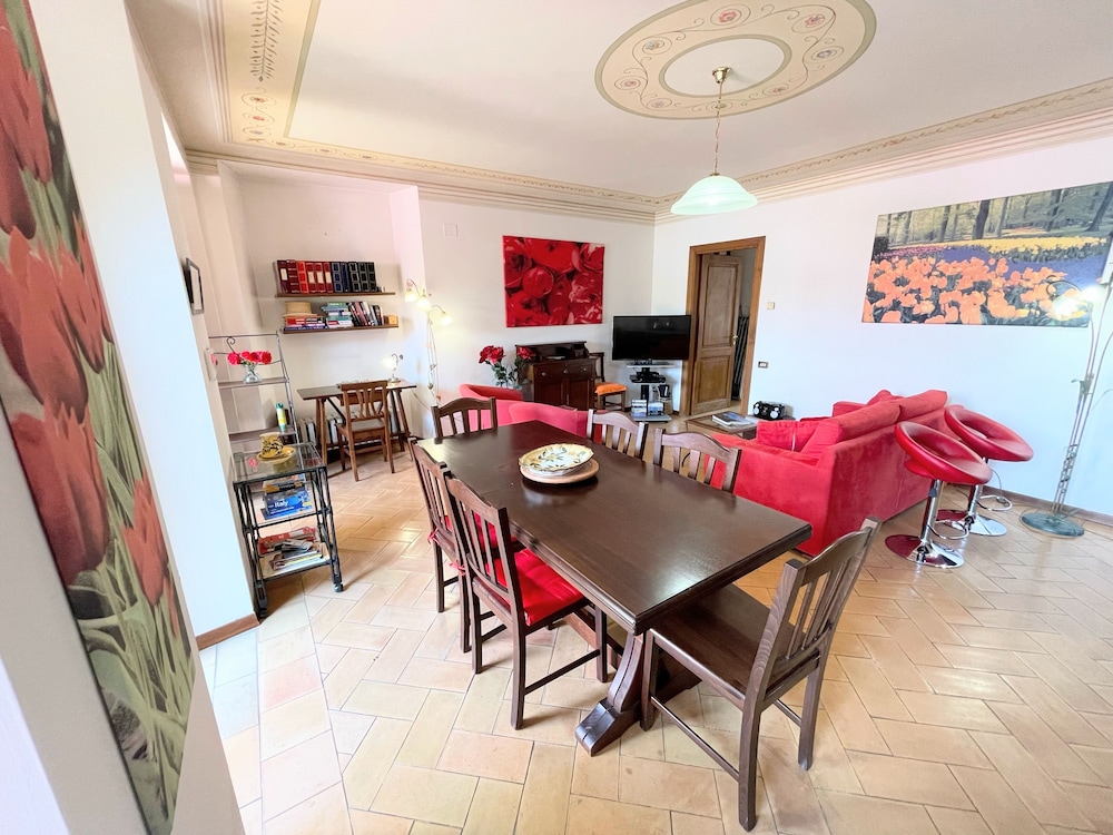 Spoleto Trendy - Central Apartment Surrounded by Shops - car not Essential view 3