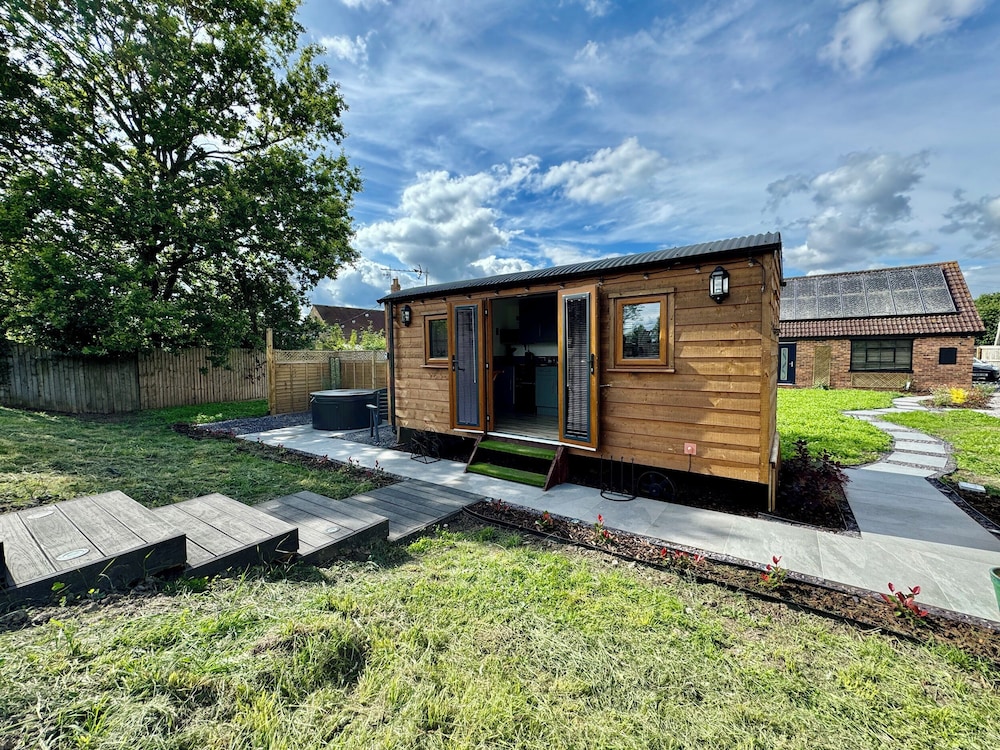 Mooffitch Riverview Hut