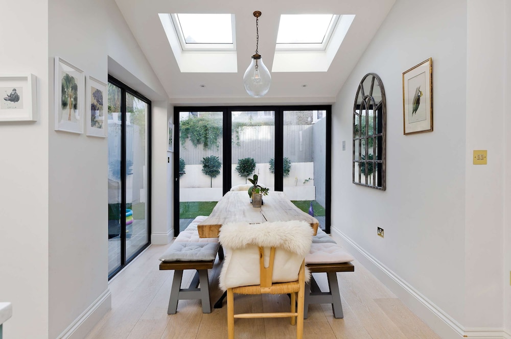 Beautiful Family House With Garden in Queen s Park