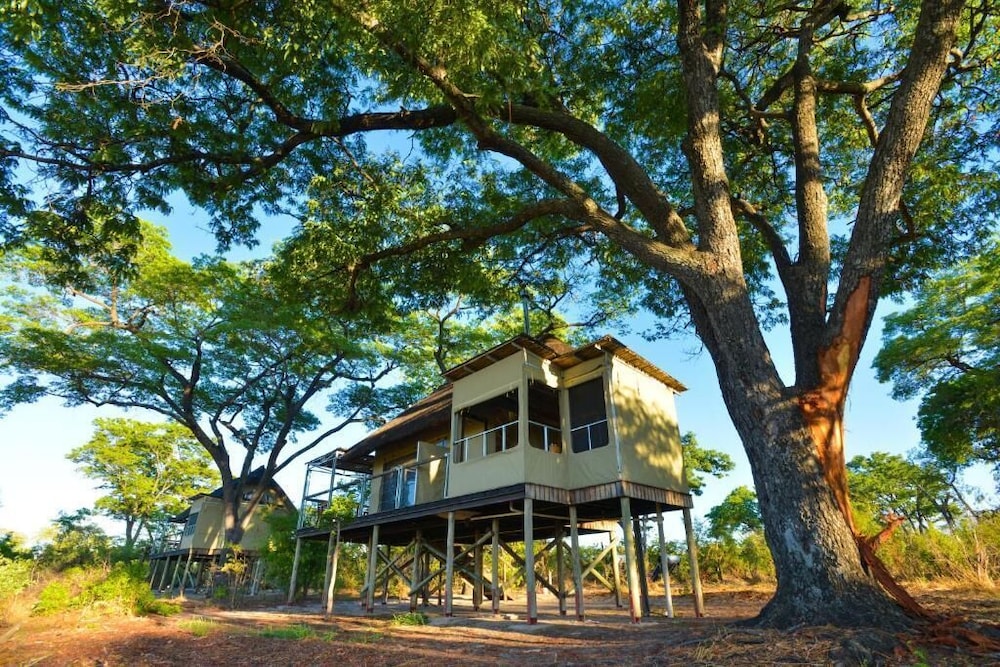 Elephant's Eye, Hwange
