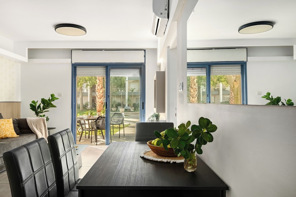 Royal Park Apt Resort by Sea N Rent