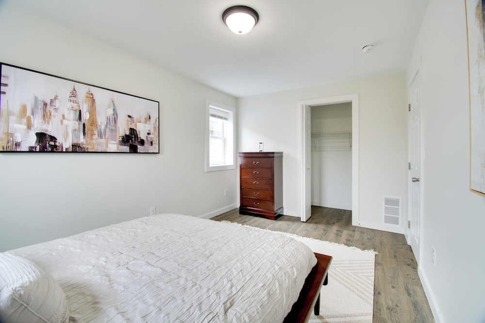 < 1 Mi to Lake Ontario: Oswego Group Retreat
