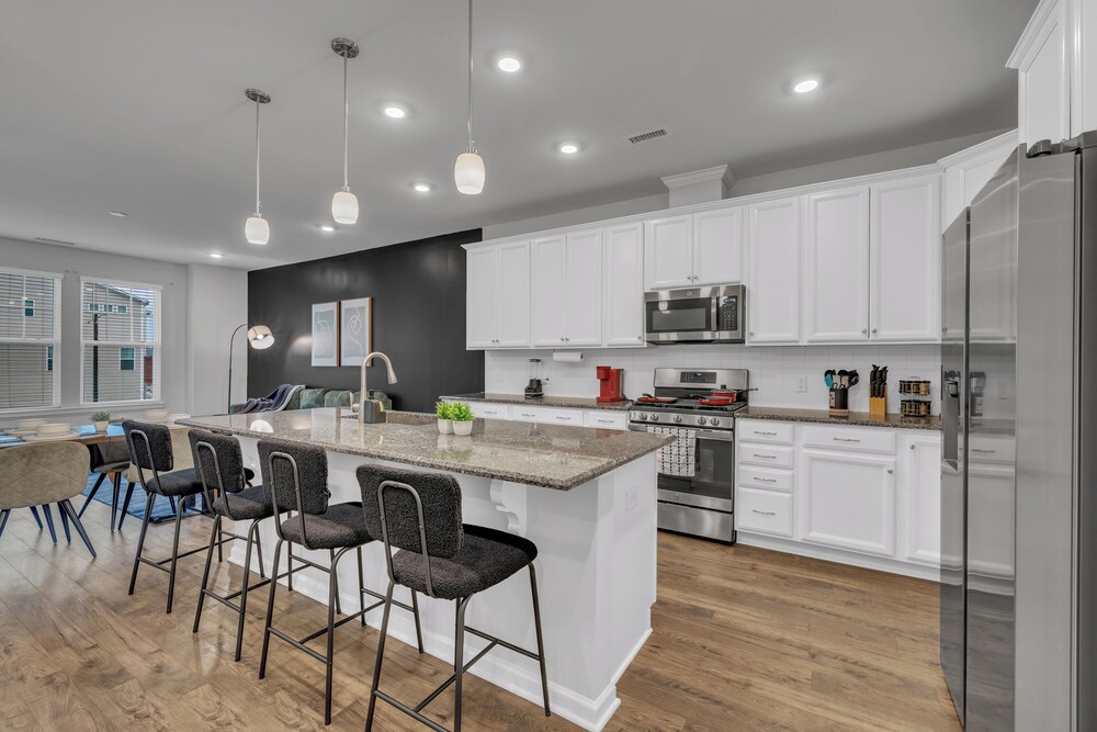 King 4BR Townhouse to Downtown Durham