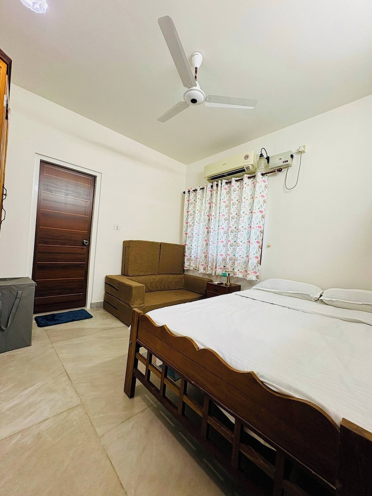 The Haven by Oshara Modern Kerala 3bhk AC Wifi Family Near Fort Kochi Parking